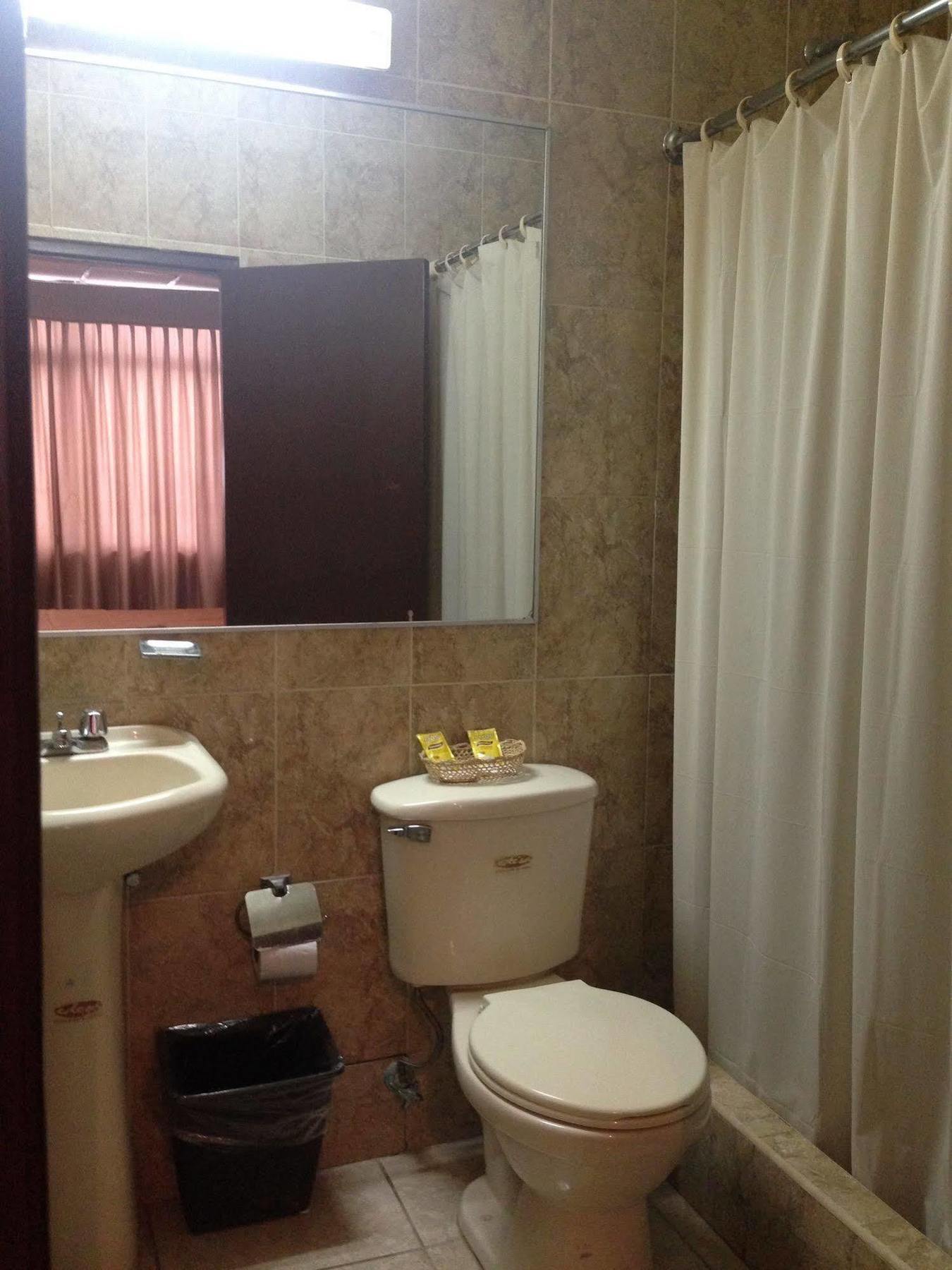 Hotel Rizzo Гуаякуил Екстериор снимка